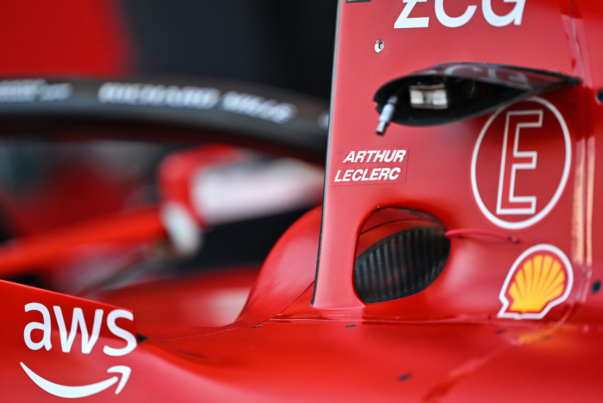 Arthur Leclerc in pista con la Ferrari