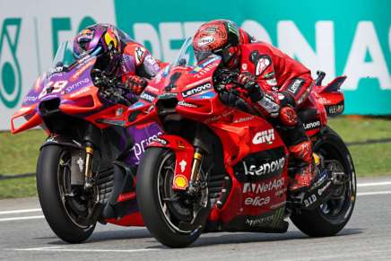 Bagnaia fianco a fianco con Martin