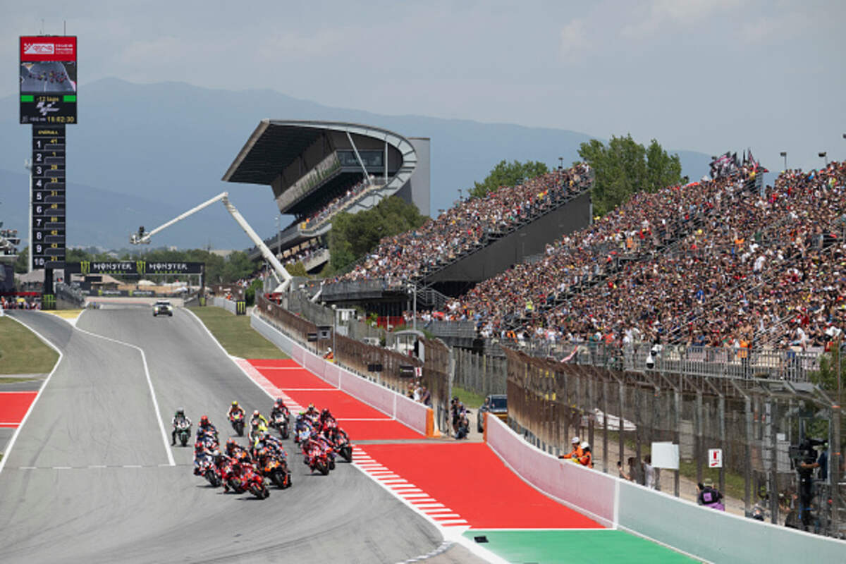 La partenza del GP Catalunya della MotoGP