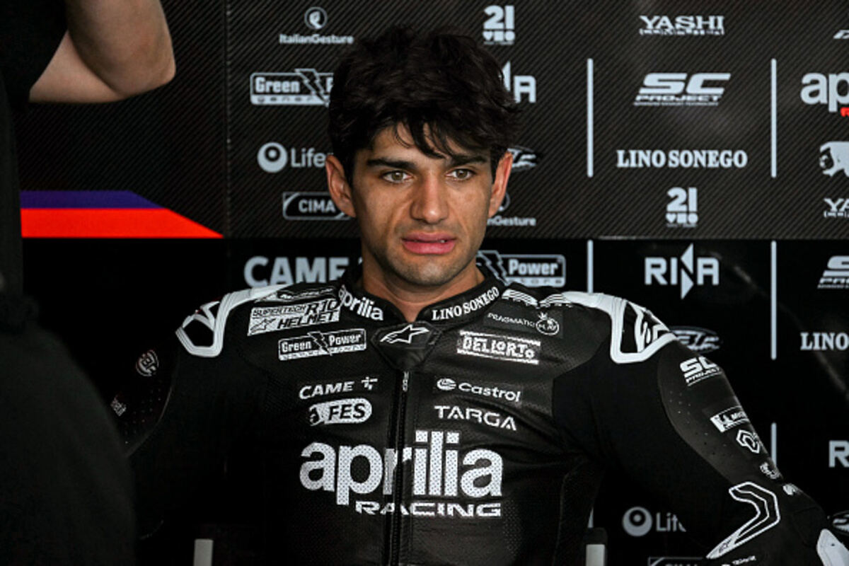 Jorge Martin ai box nei test di Sepang 2025