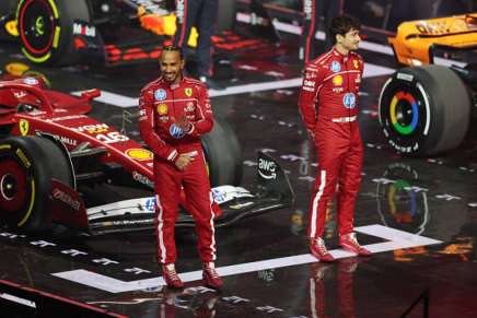 F1 2025 - Lewis Hamilton e Charles Leclerc (Scuderia Ferrari) durante lo show di presentazione delle macchine di Formula 1, F1 75 Live a Londra - Foto: Getty Images