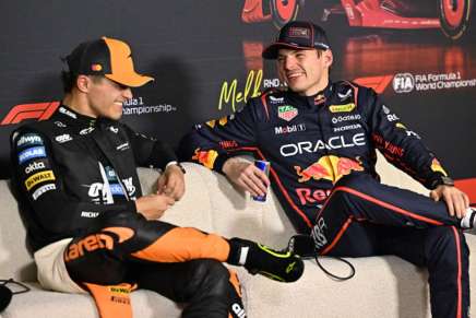 Lando Norris e Max Verstappen ridono