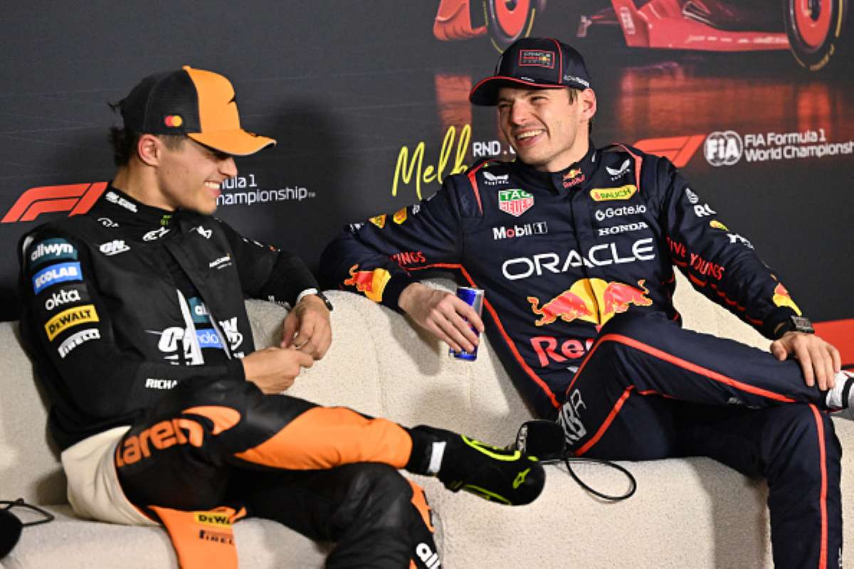 Lando Norris e Max Verstappen ridono
