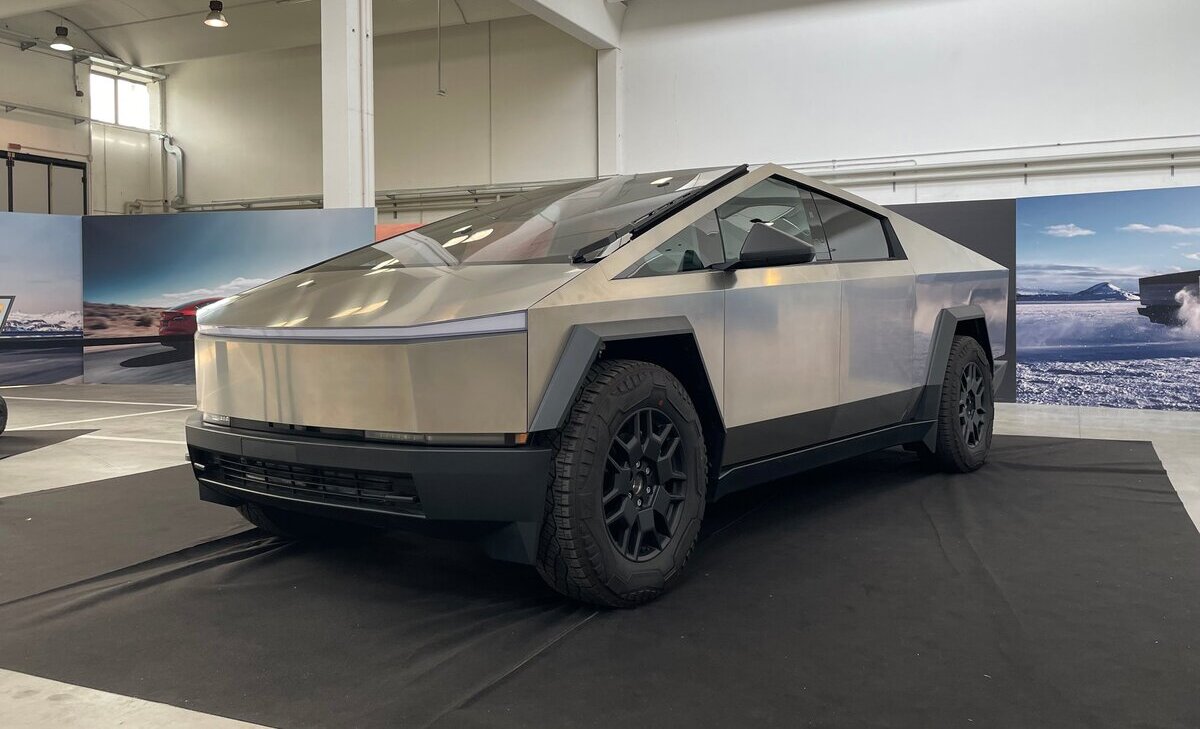 Anteprima Cybertruck Tesla