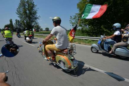 Maxi raduno Vespa a Pontedera