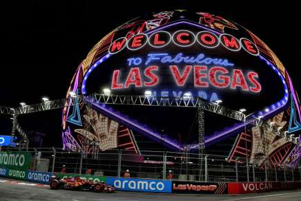 La Ferrari di Leclerc nelle qualifiche di Las Vegas